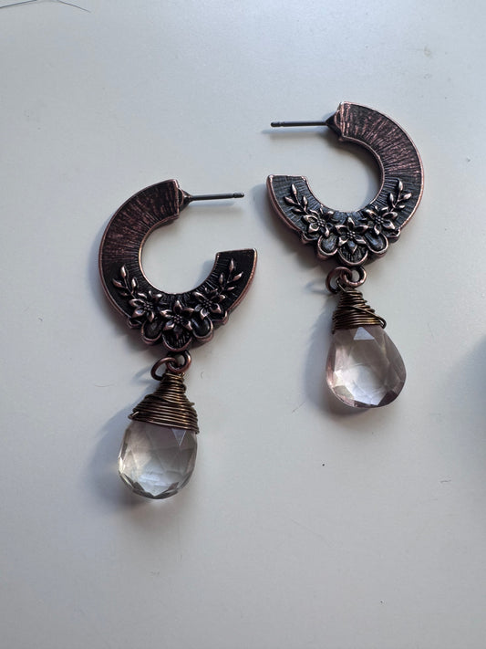 Flower copper metal and pink quartz drop earrings