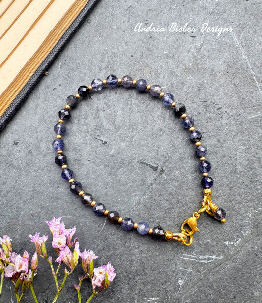 Iolite faceted stone, gold metal, bracelet