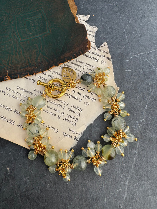 Prehnite gemstone and gold metal, bracelet.