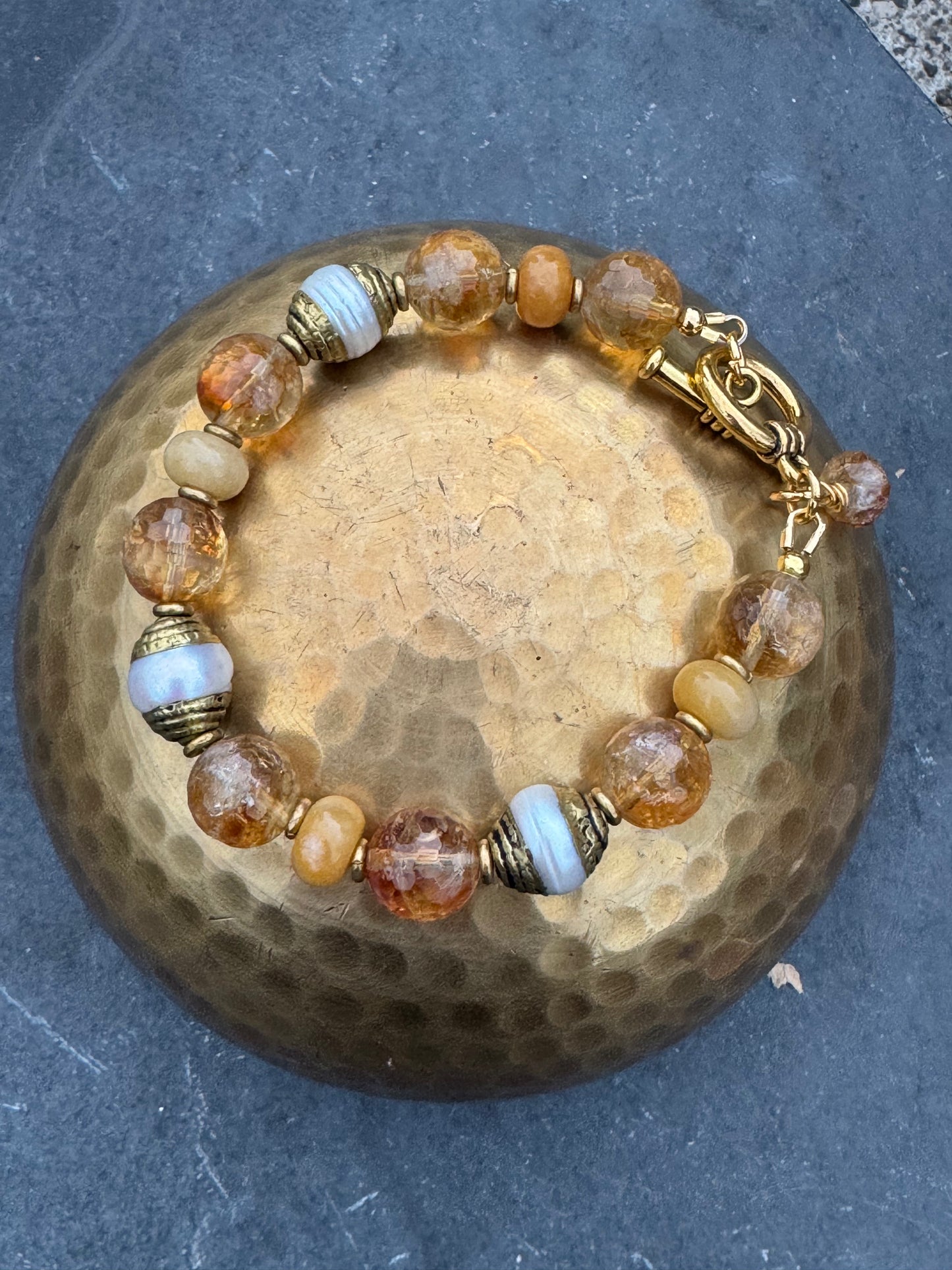 Citrine, pearl, yellow jade and gold metal, bracelet.