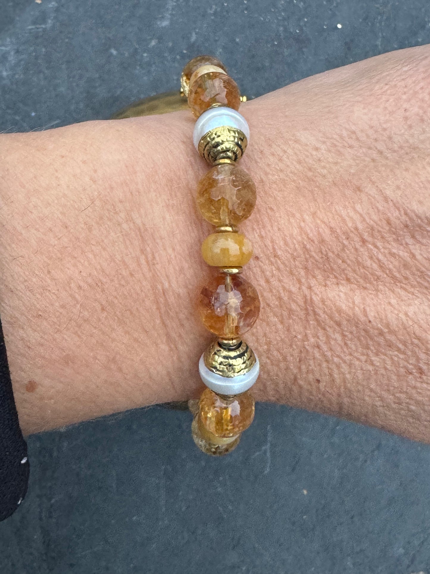 Citrine, pearl, yellow jade and gold metal, bracelet.
