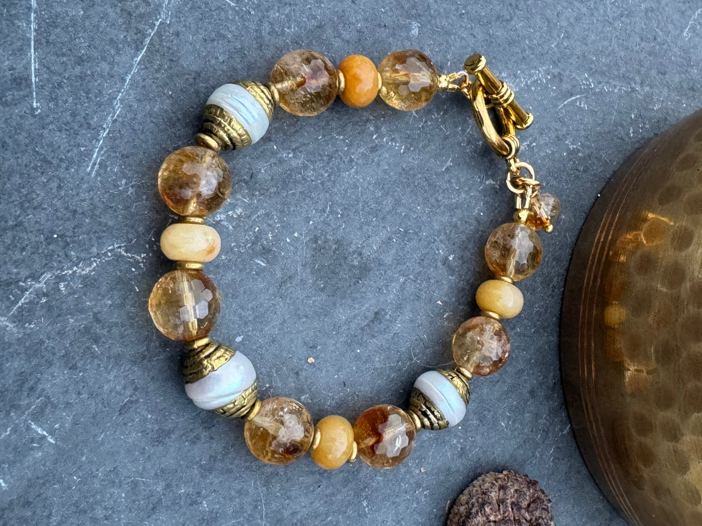 Citrine, pearl, yellow jade and gold metal, bracelet.
