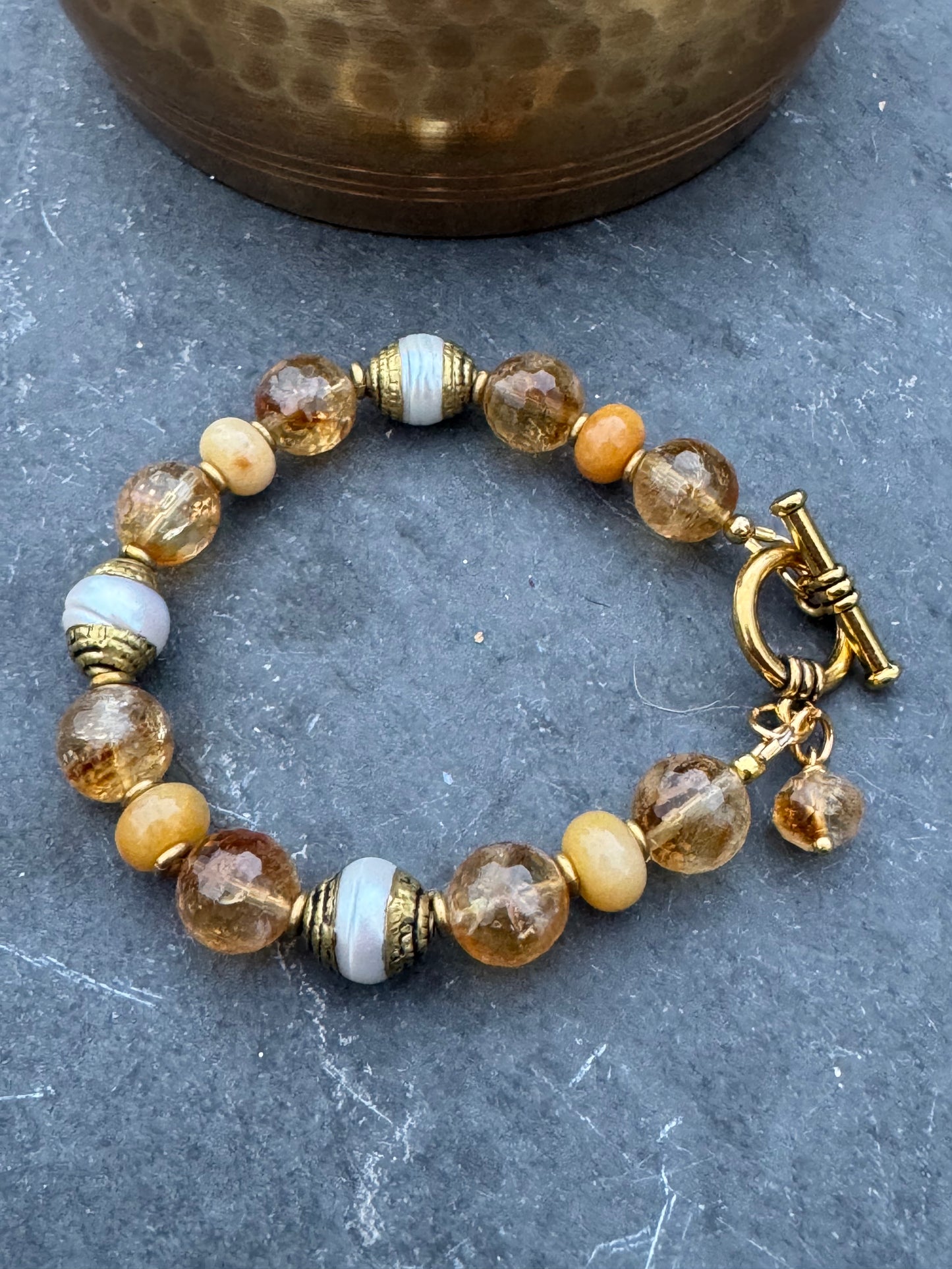 Citrine, pearl, yellow jade and gold metal, bracelet.