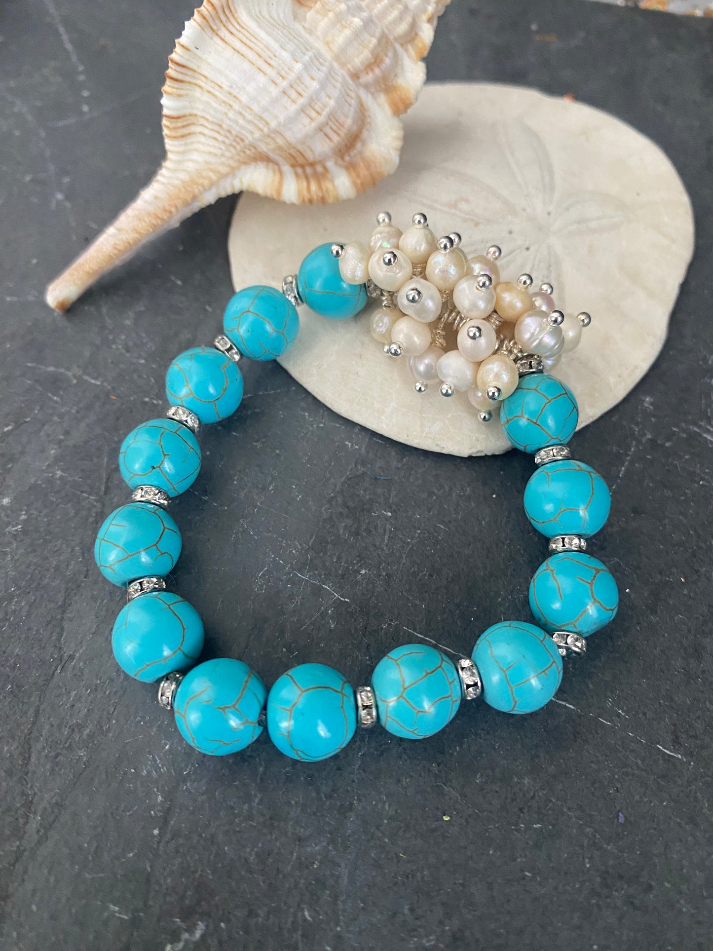 Howlite turquoise stone, pearl, bracelet