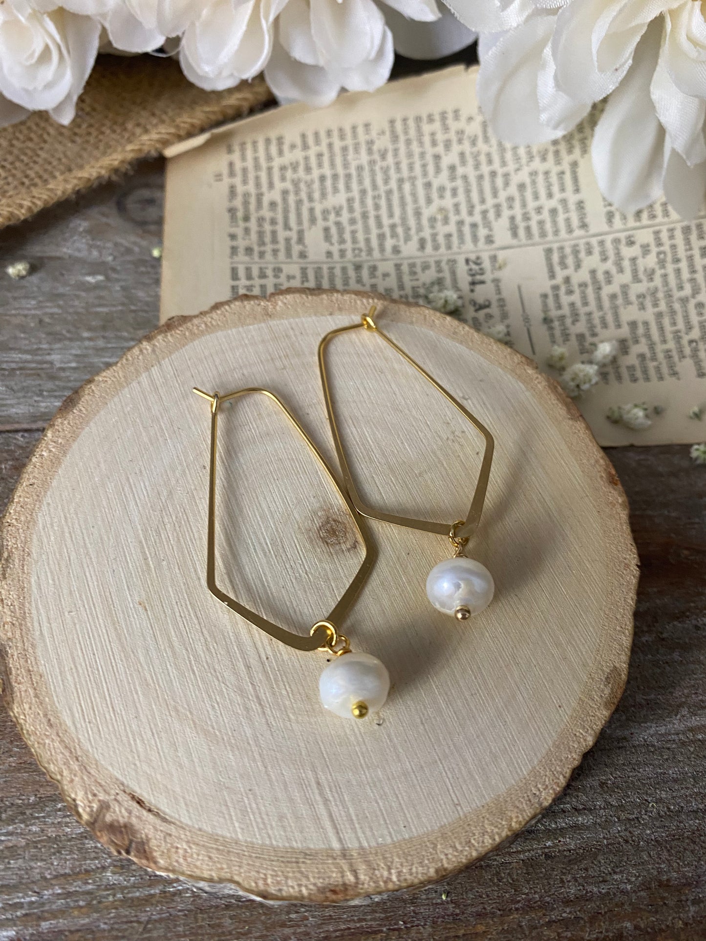 Pearls, 10k gold metal hoop earrings