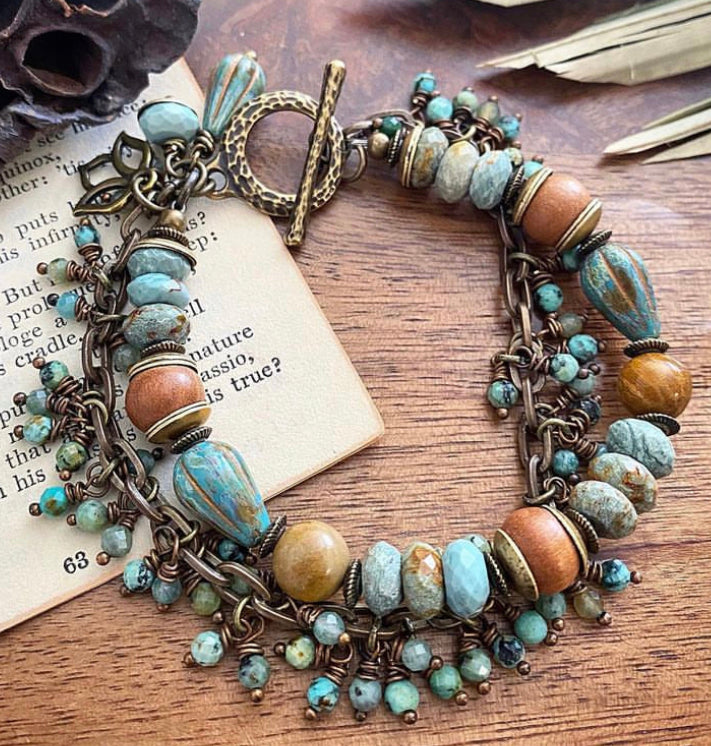 Bead kit. Turquoise bracelet. Belle Armoir, Magazine 2022.
